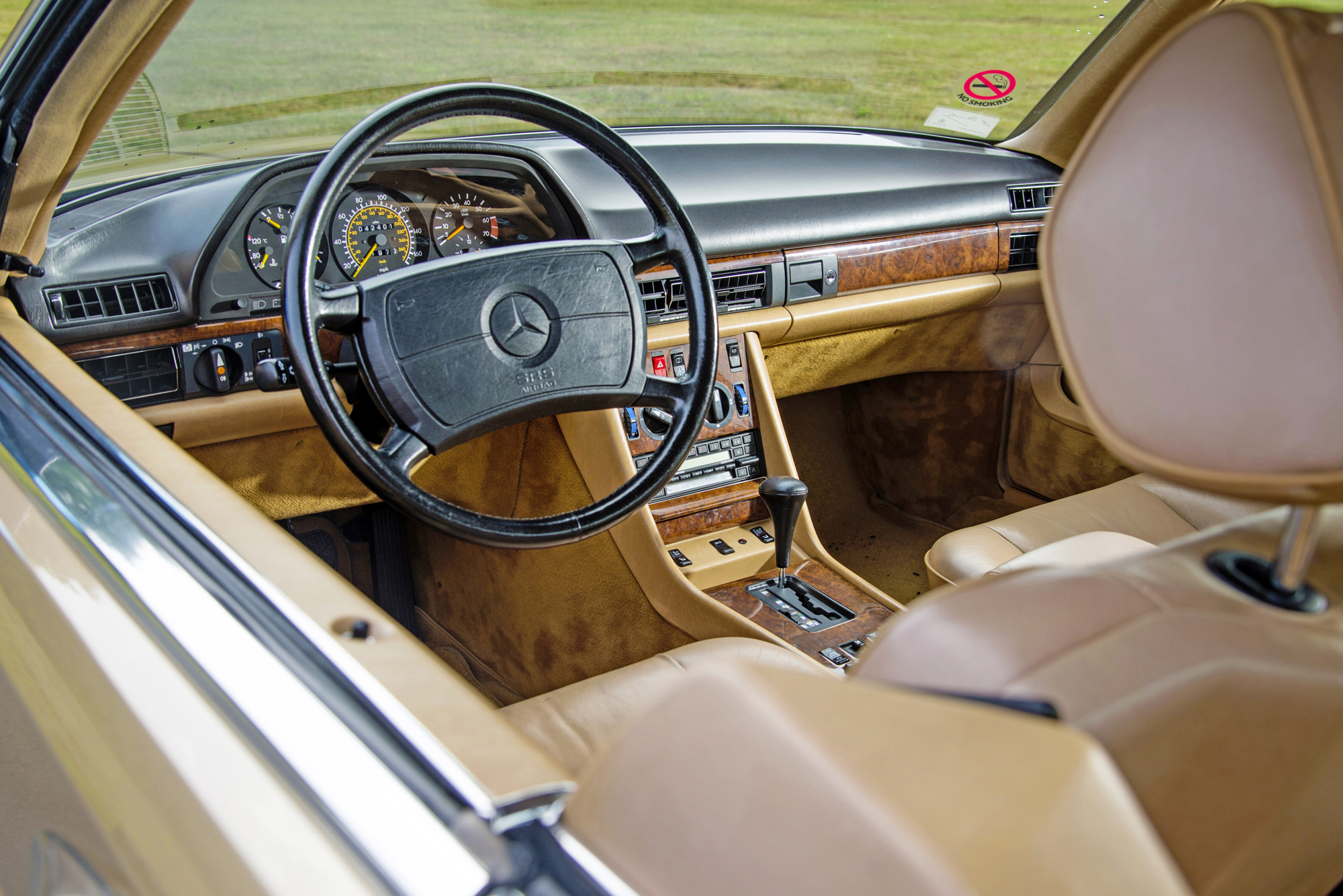 MErc 560SEC interior