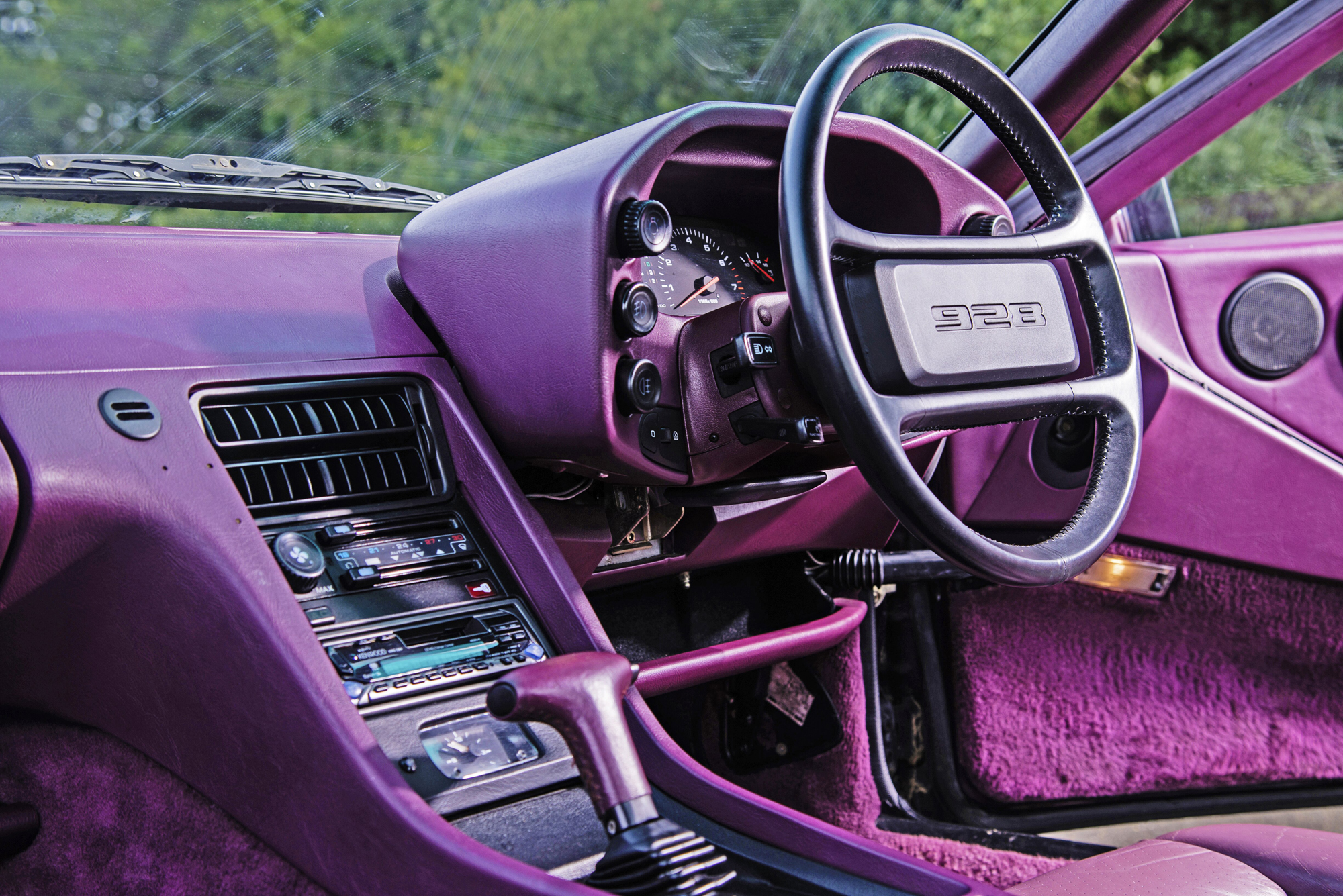 Porsche 928 S4 interior