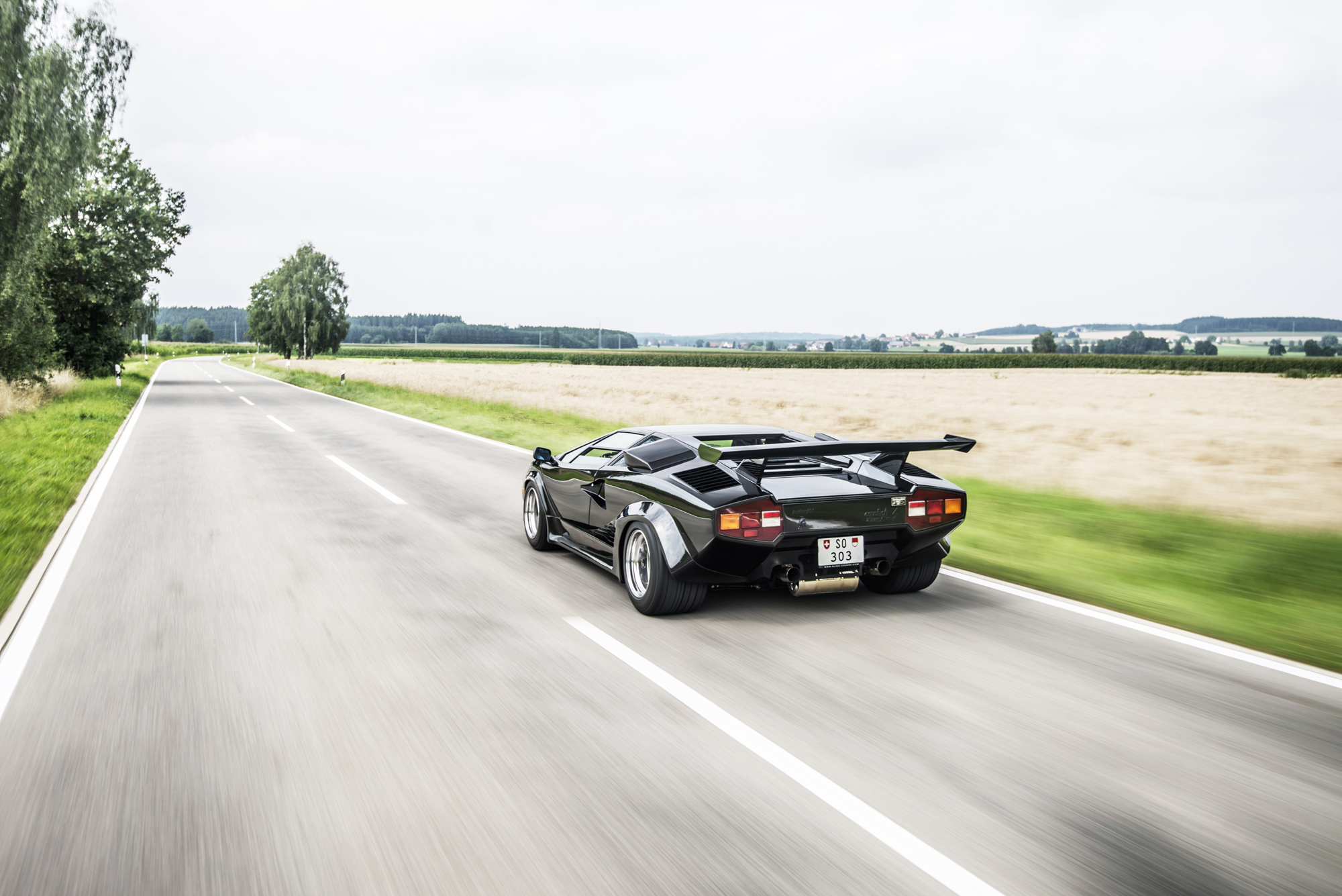 Lamborghini Countach Turbo rear tracking GFW_4800