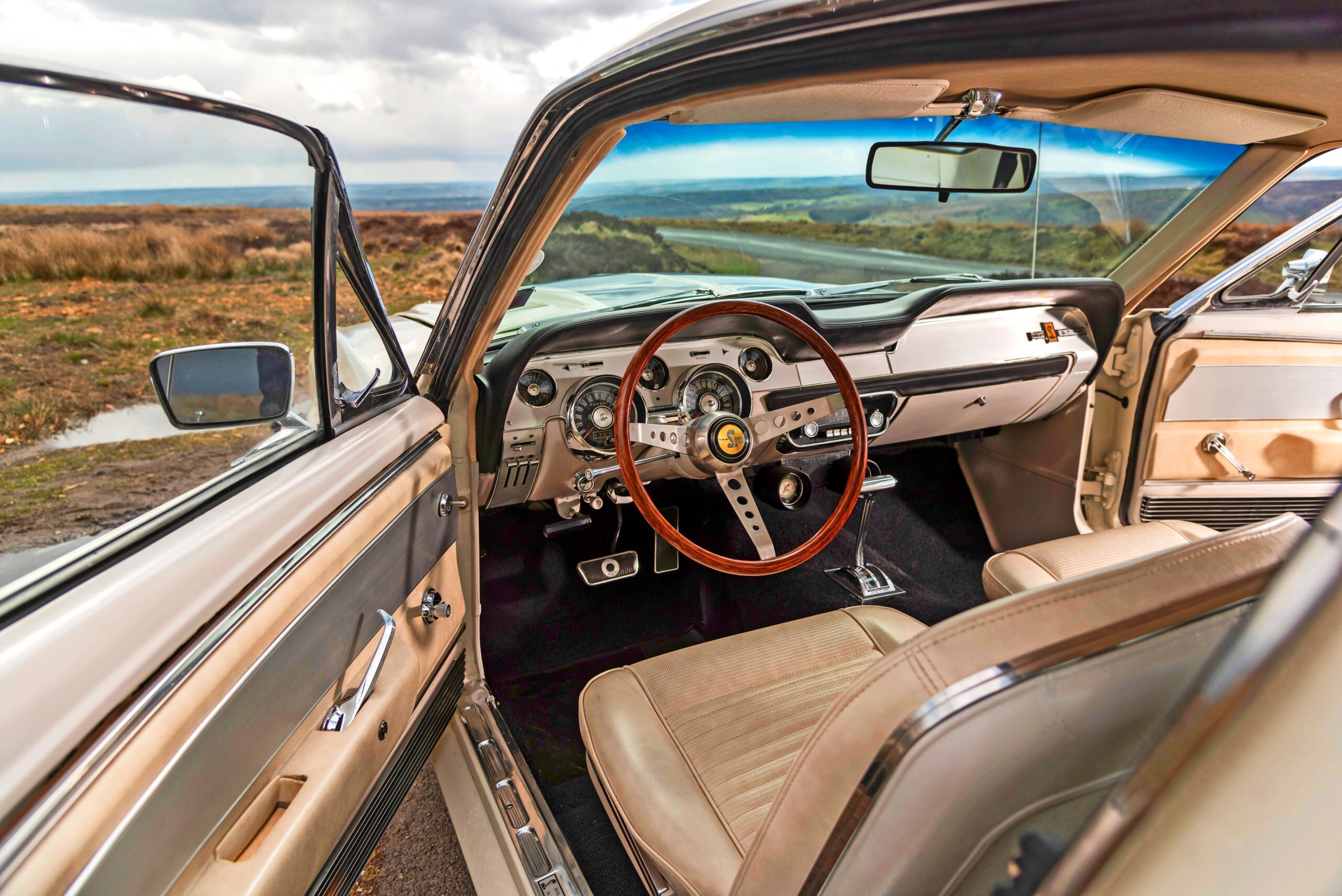 GT500 was given Ford’s GT-level trim, including the woodrim wheel – additionally furnished with a Shelby-branded boss