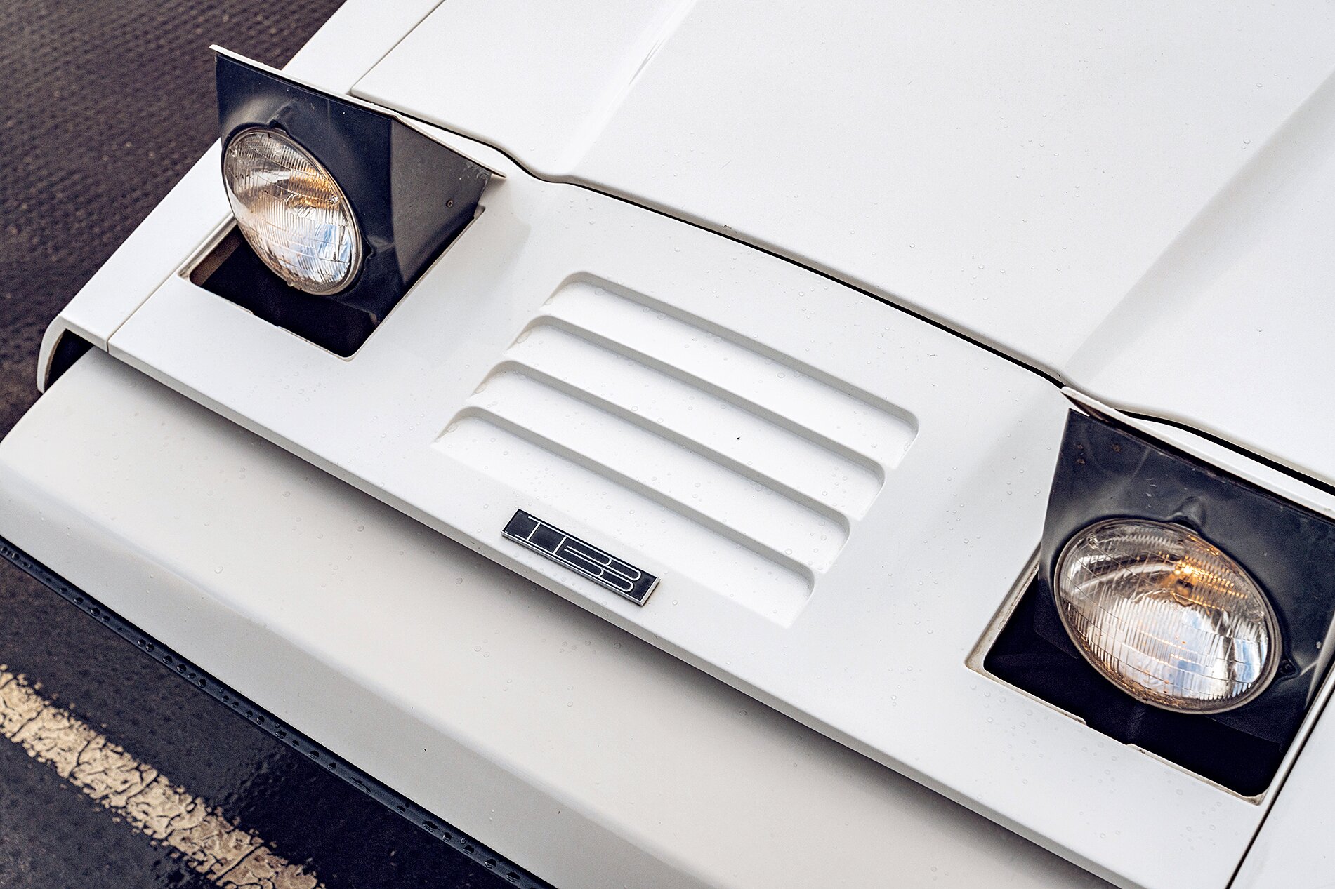 Bricklin SV-1 front lights