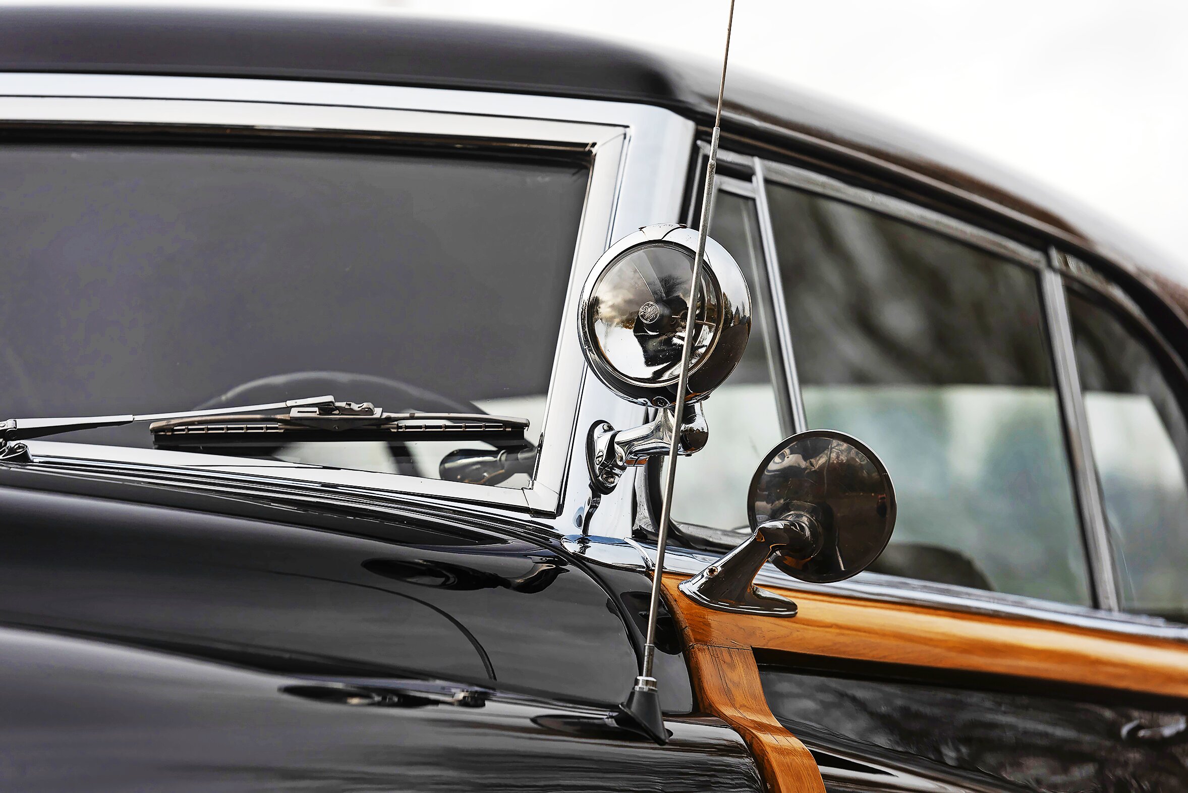 Side mirror of the Chrysler Town & Country Newport Coupe