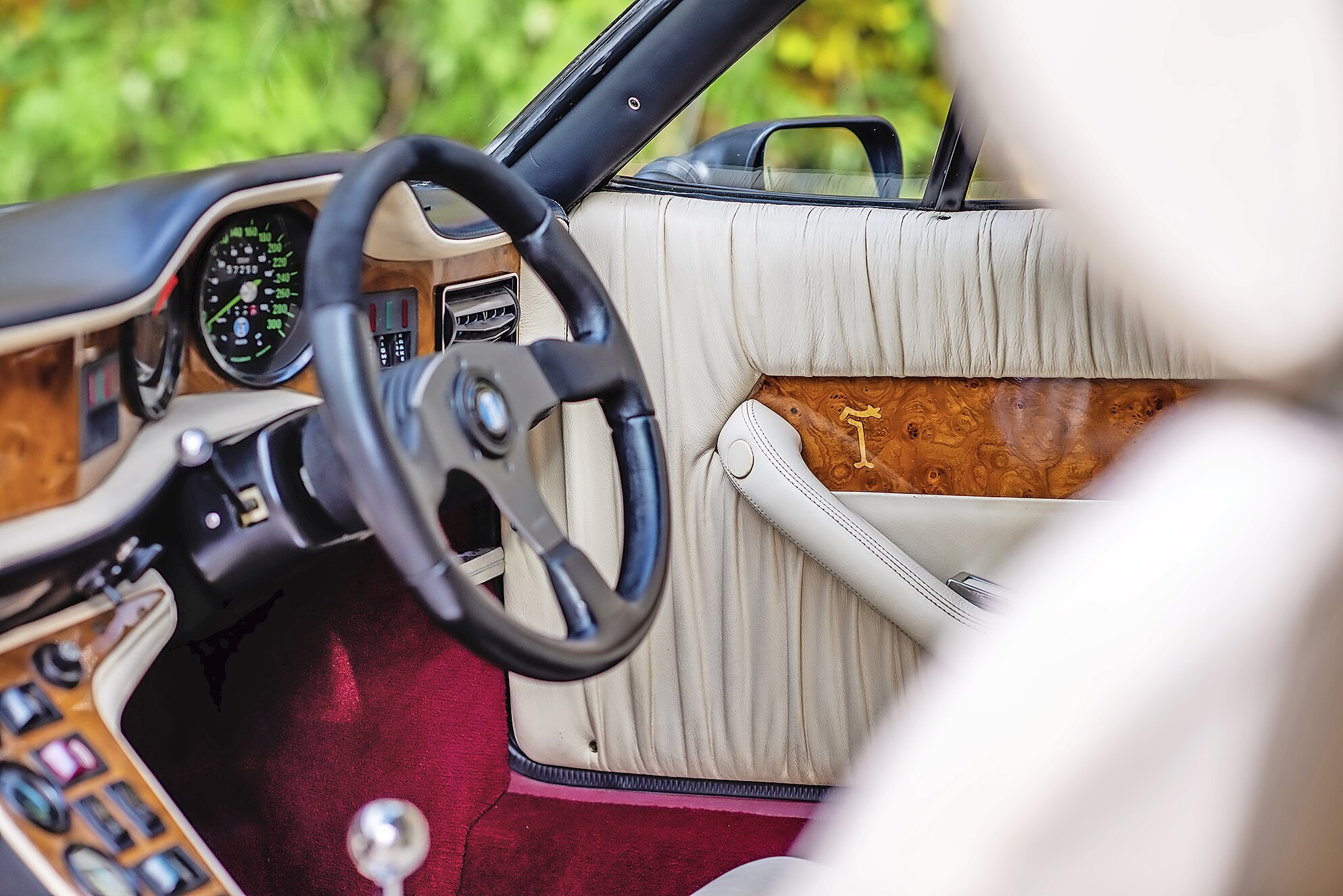 Steering wheel of the De Tomaso Pantera GT5S