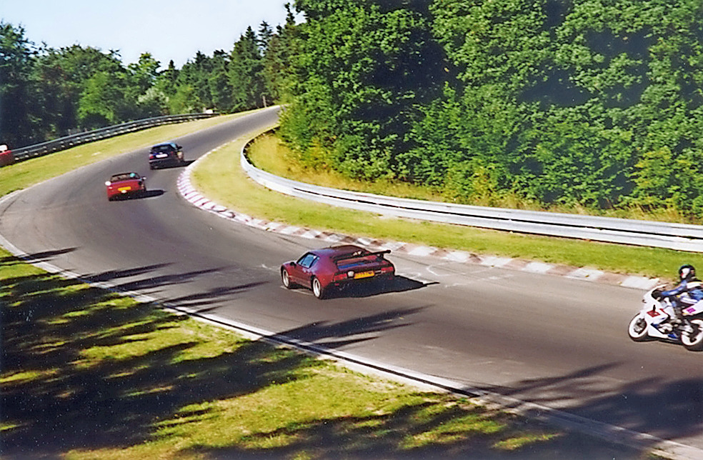 De Tomaso Pantera GT5S on the road
