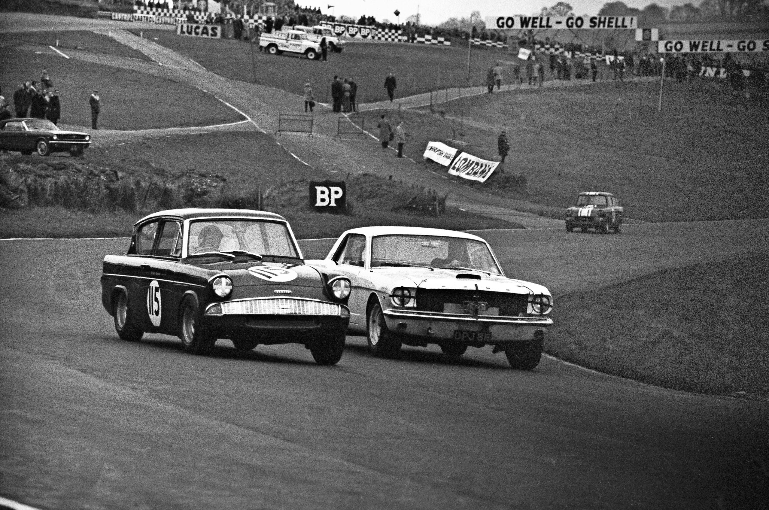 Mustang), 1st position, passes John Young (Ford Anglia), action.