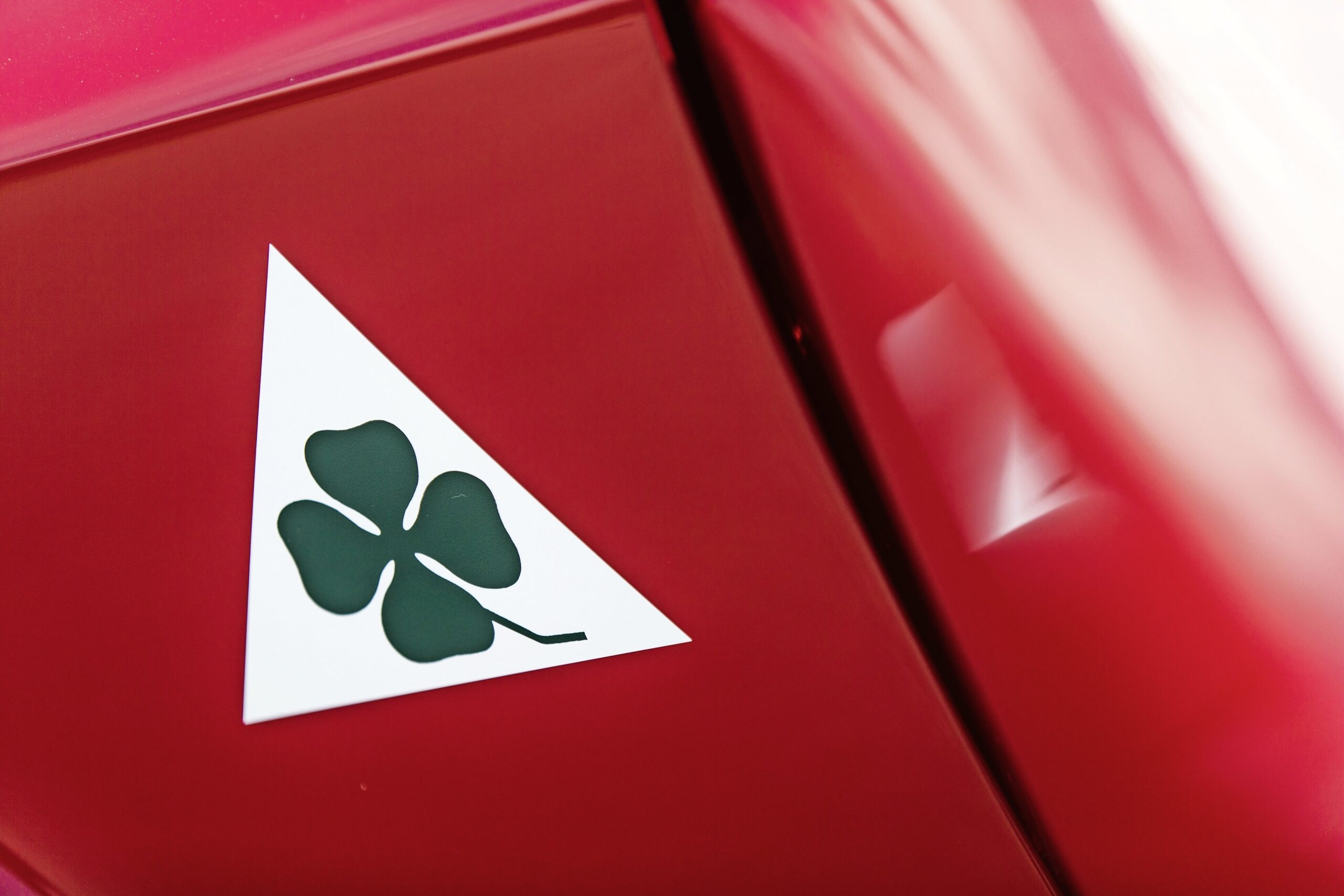 Four leaf clover on Alfa Romeo