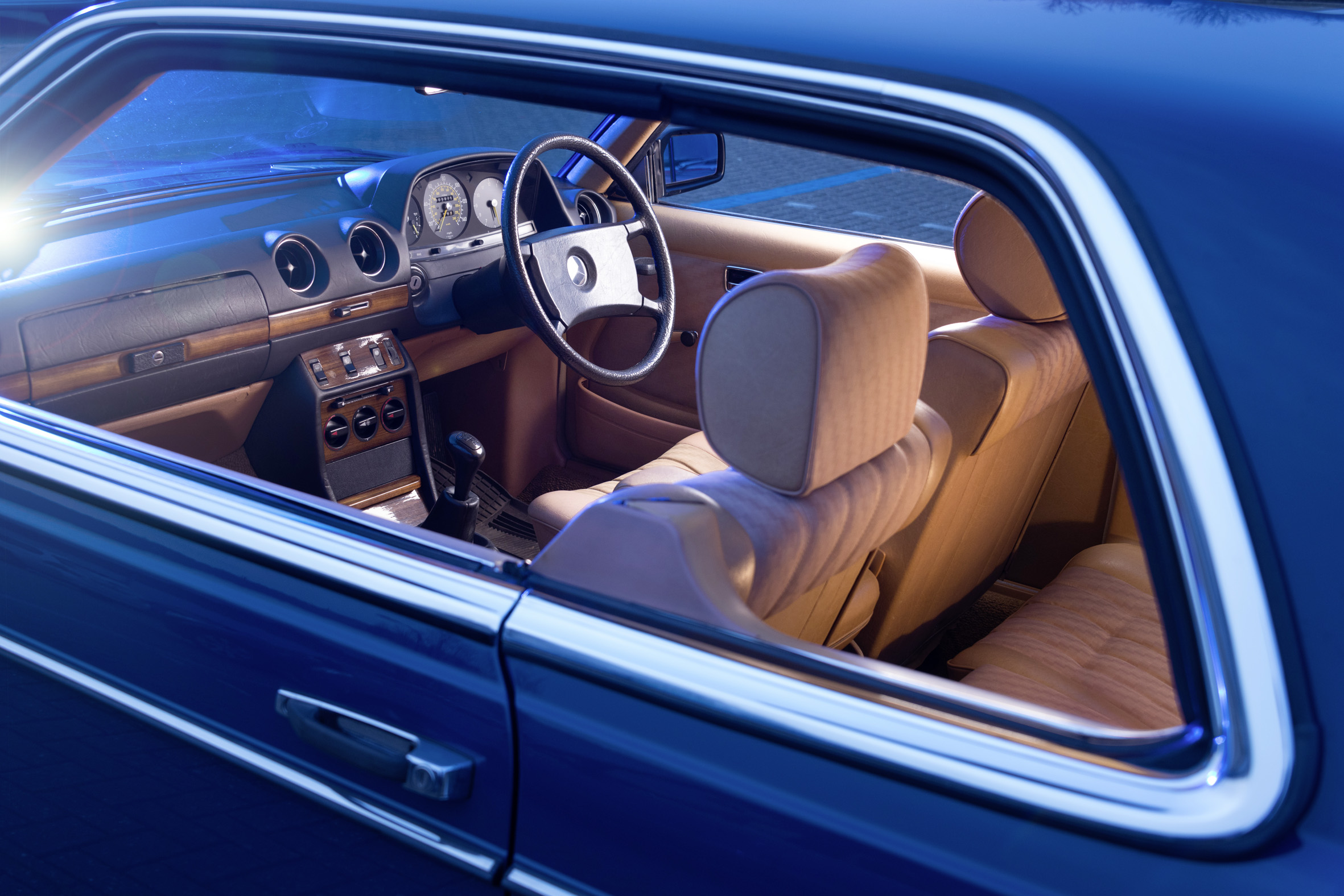 Cockpit of the Mercedes-Benz 280 CE