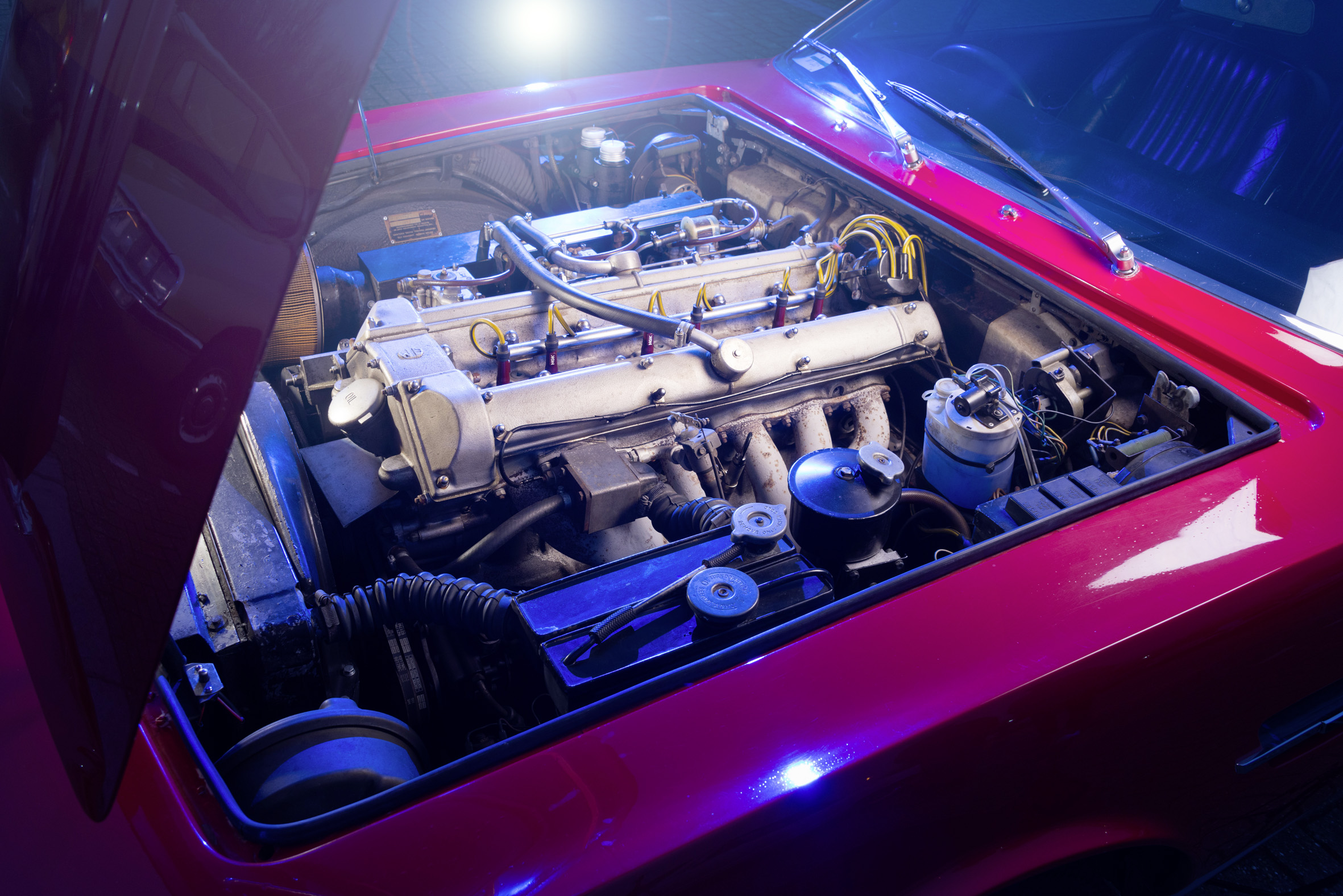 Aston Martin DBS engine