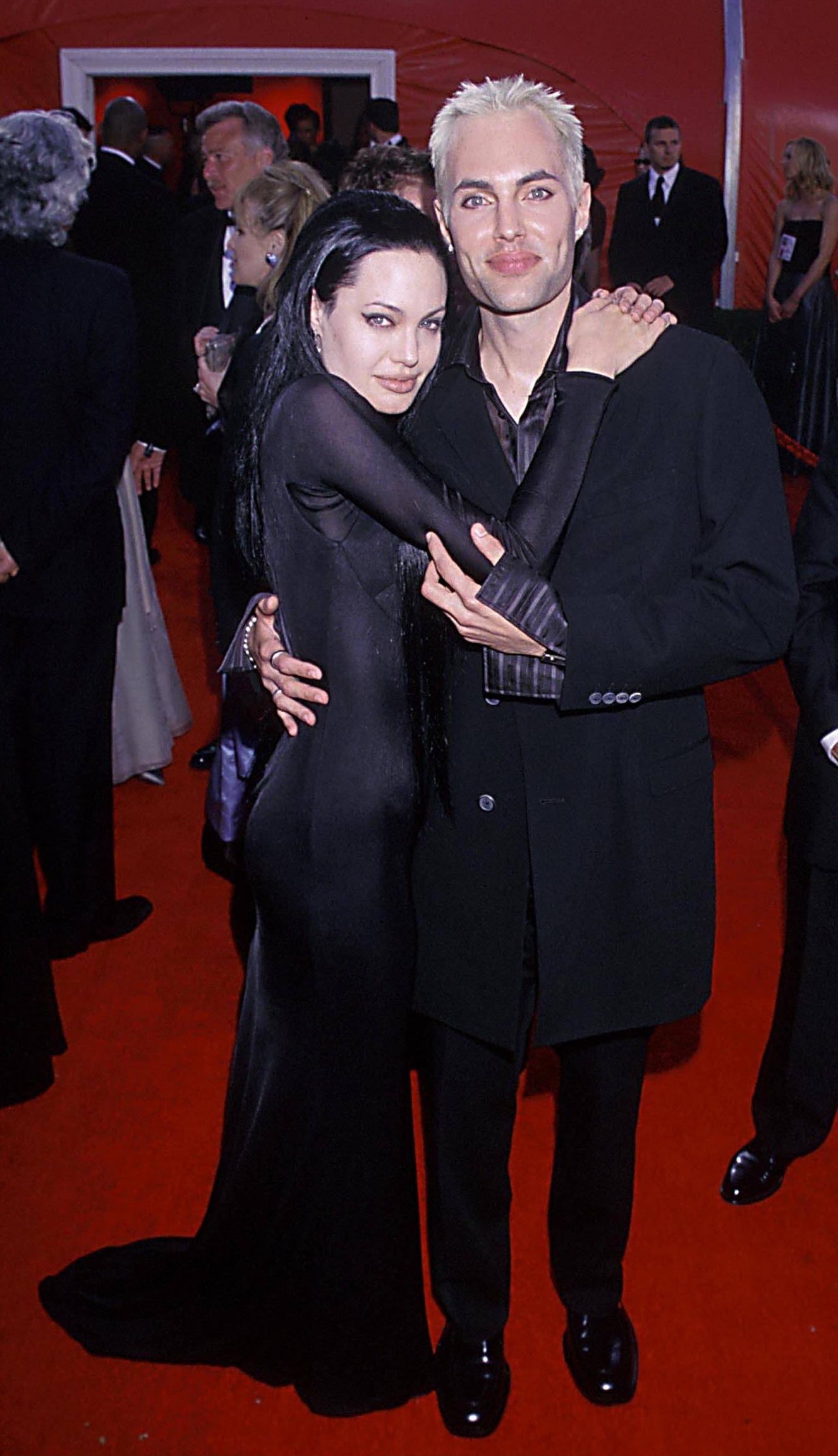 2000 PAUL FENTON / HUTCHINS PHOTO.72ND ANN ACADEMY AWARDS.THE SHRINE, LA, CA 3/26/00.ANGELINA JOLIE & BROTHER JAMES HAVE Pamela Anderson