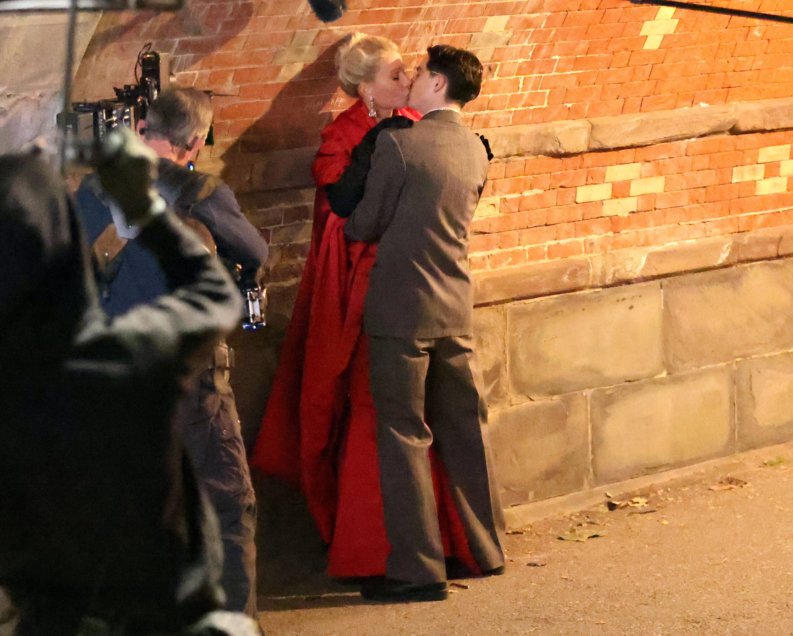 Gwyneth Paltrow und Timothee Chalamet am Set des Films Marty Supreme in New York Gwyneth Paltrow and Timothee Chalamet Pamela Anderson