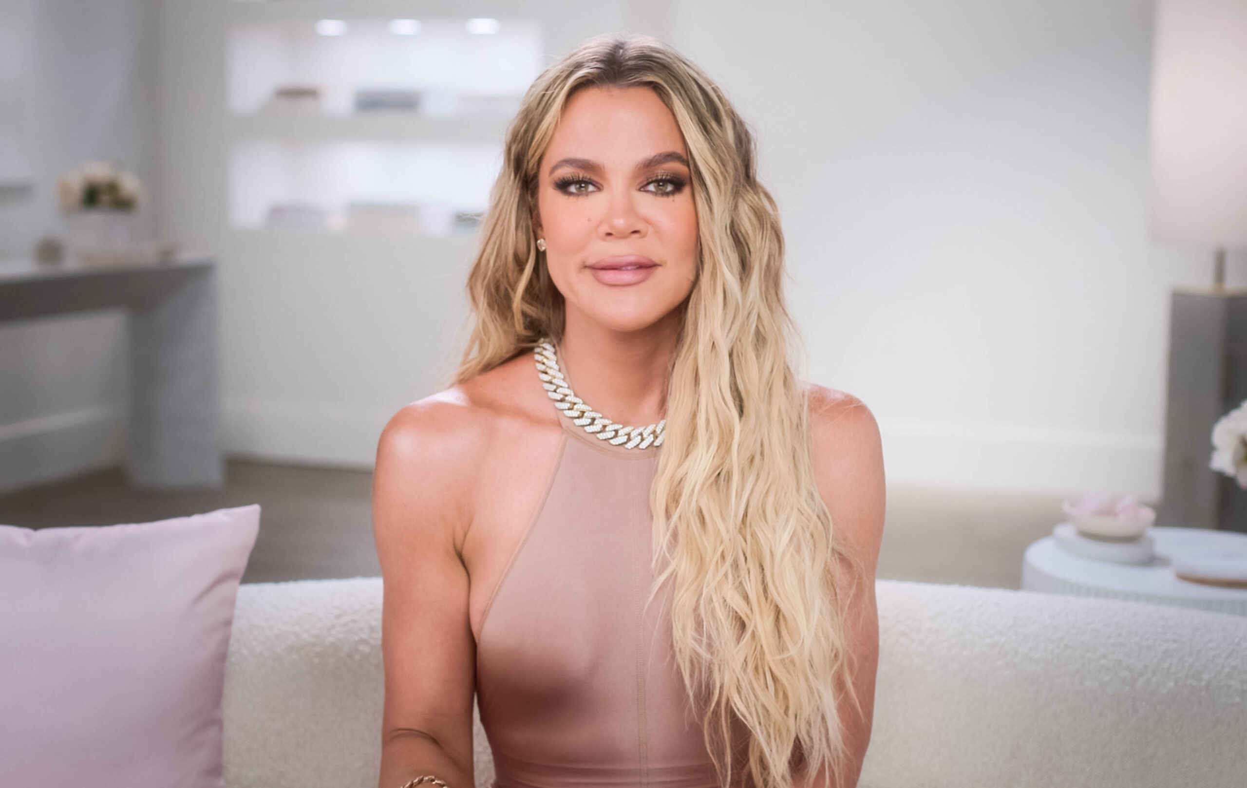 Khloe Kardashian USA. Khloe Kardashian in a scene from the (C)Hulu new reality show: The Kardashians - Season 4 -E2 (202 Jennifer Aniston