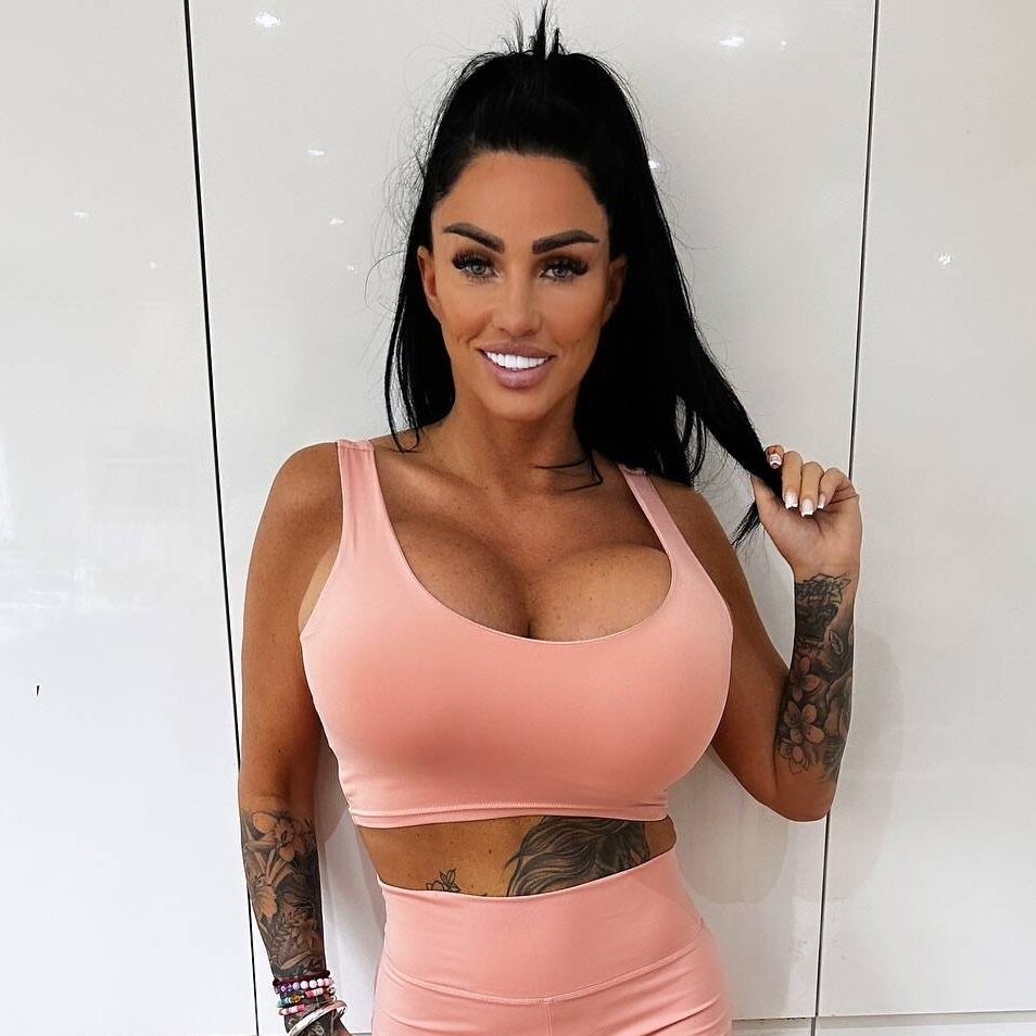 Celeb astrologist says tide is turning for unlucky Katie Price foreseeing new buyer for mucky mansion Story from Jam Jennifer Aniston