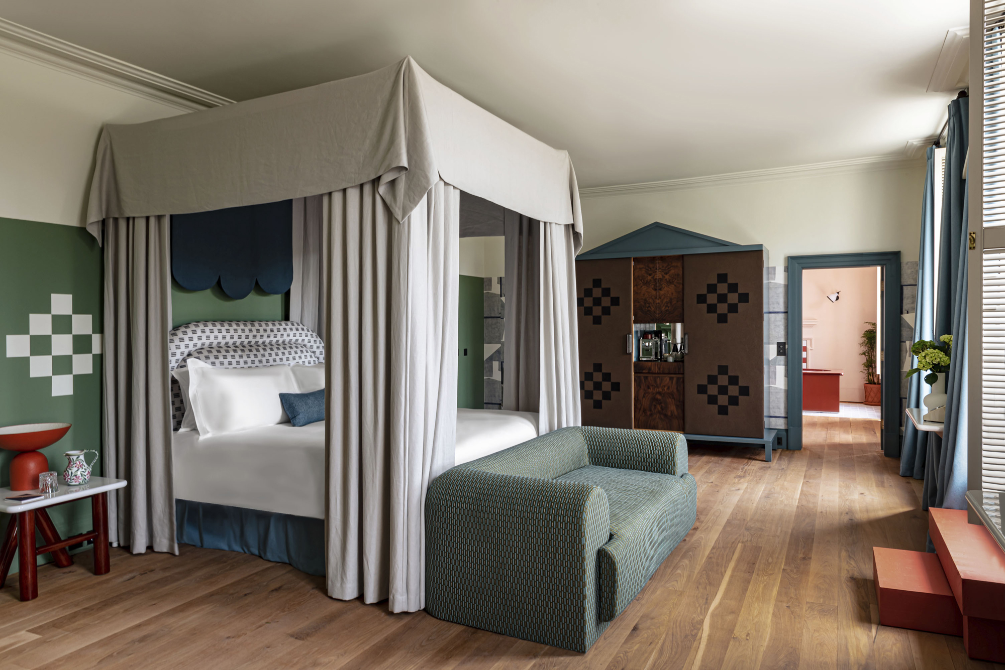 Cowley-Manor-ExperimentalTripper-4-1