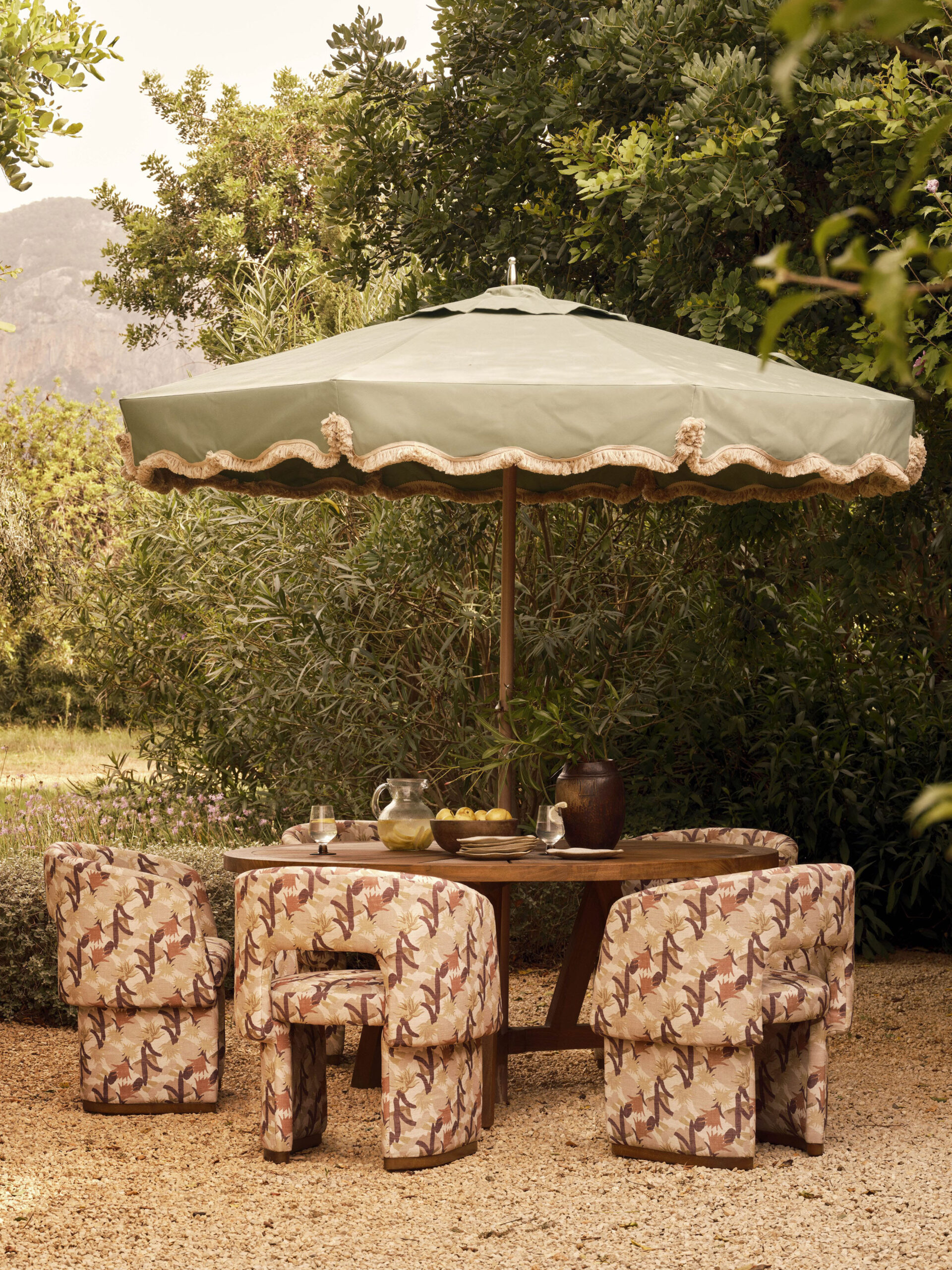 SS24_VESTINI_DINING_TABLE_011_HERO_F1 3x4
