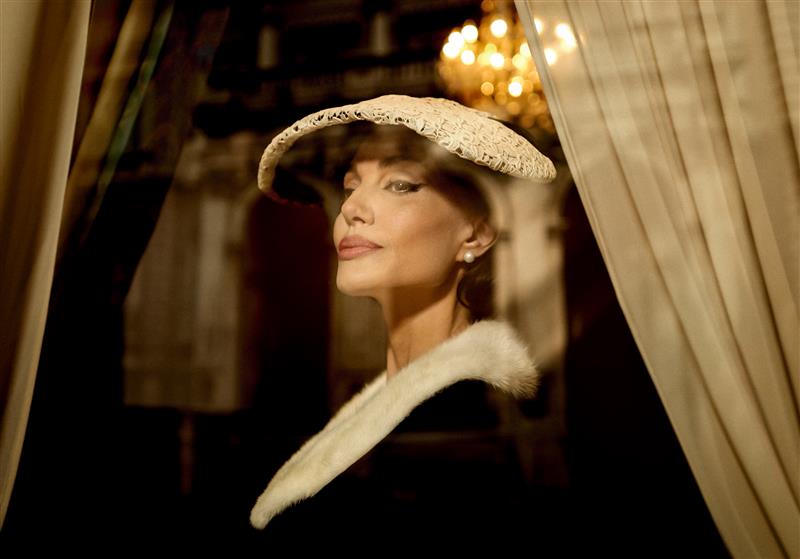 a33f1fed-9641-4409-8e21-ddea5a13e1eb Angelina Jolie as Maria
