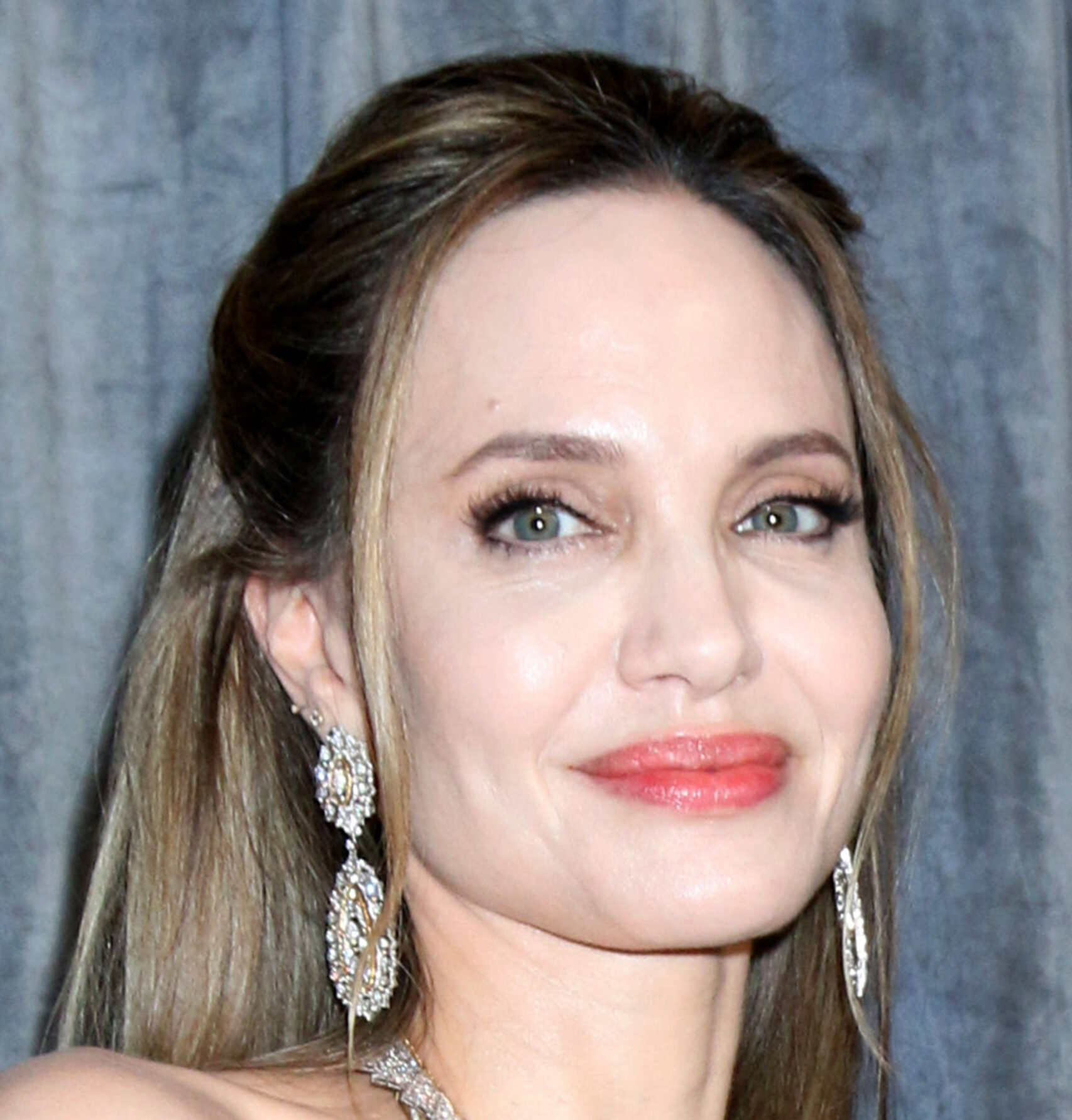 November 17, 2024, Los Angeles, Ca, USA: LOS ANGELES - NOV 17: Angelina Jolie, Knox Jolie-Pitt at the 2024 Governors Awa Jennifer Aniston