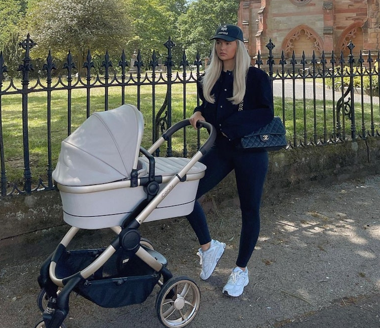 molly-mae-pushchair molly-mae-pushchair