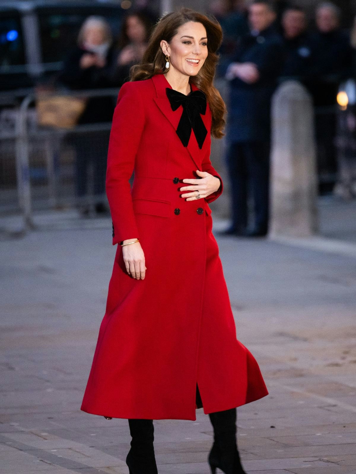 Kate-Middleton-Red-Coat trench coat (6)
