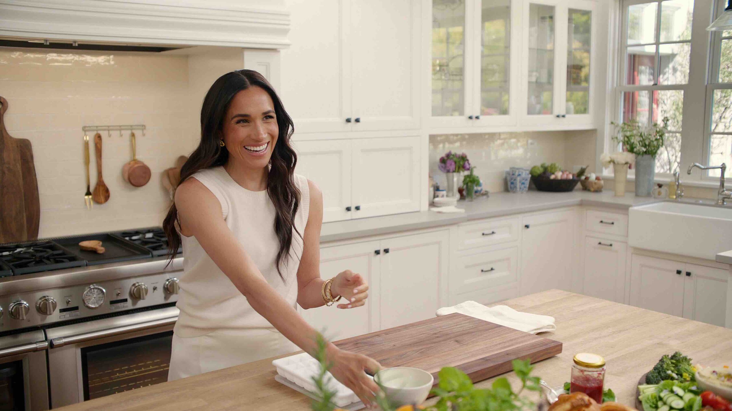 With_Love_Meghan_u_S1_E5_00_08_54_01R Meghan Markle
