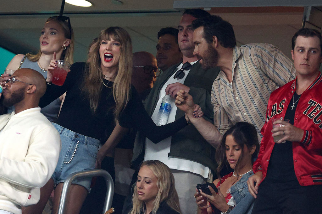 Taylor Swift and Ryan Reynolds