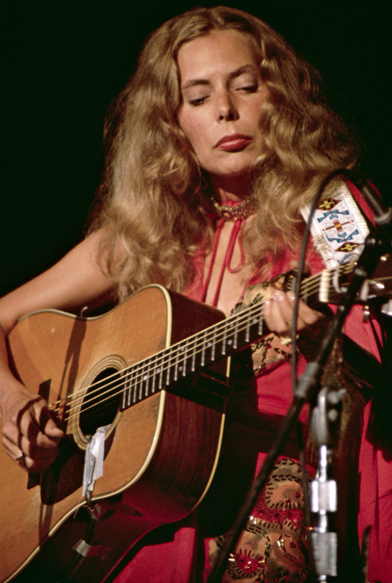Joni Mitchell Performing Live
