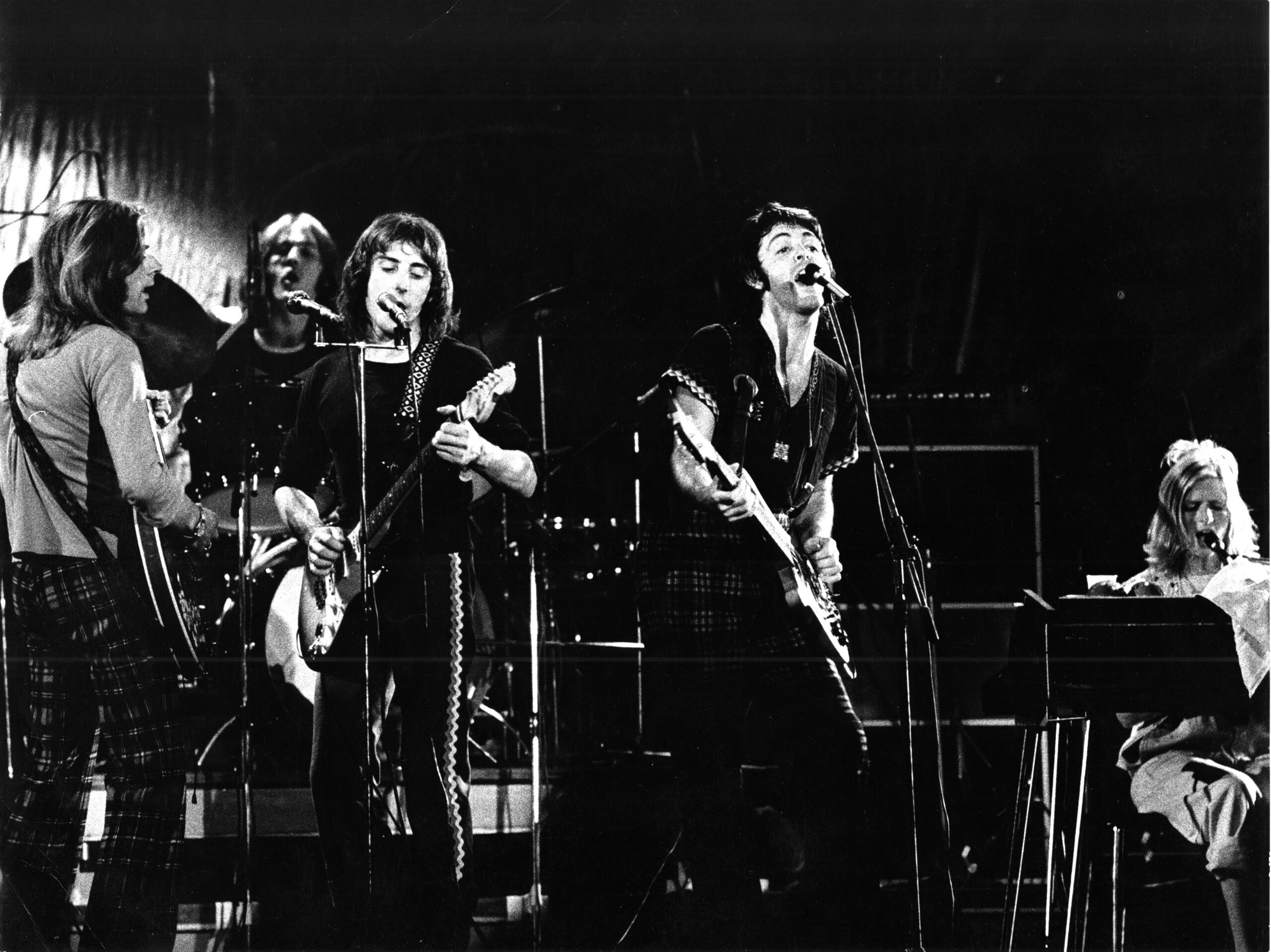 Wings perform live on stage at The Theatre Antique in Arles, France on July 13 1972 L-R Henry McCullough, Denny Seiwell, Denny Laine, Paul McCartney, Linda McCartney